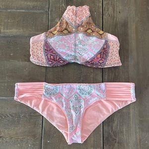 Reversible bikini swimsuit